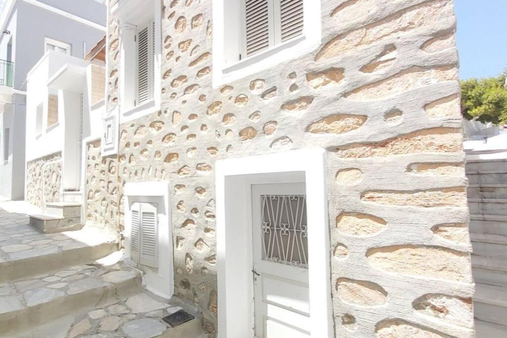 Syros Stone Yard House Villa แอร์มูโปลี ภายนอก รูปภาพ